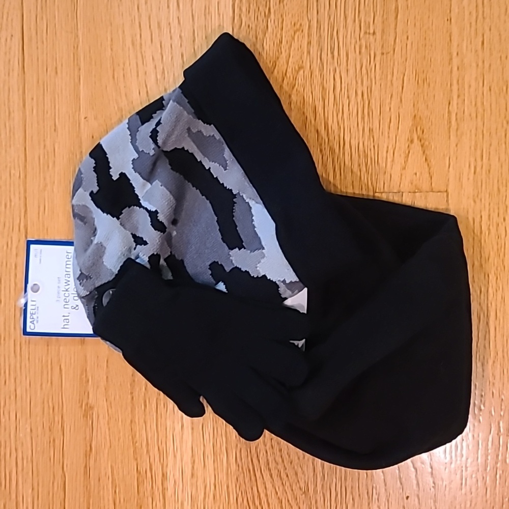 CLEARANCE Capelli Camo Fleece Hat, Neckwarmer, & Gloves Set